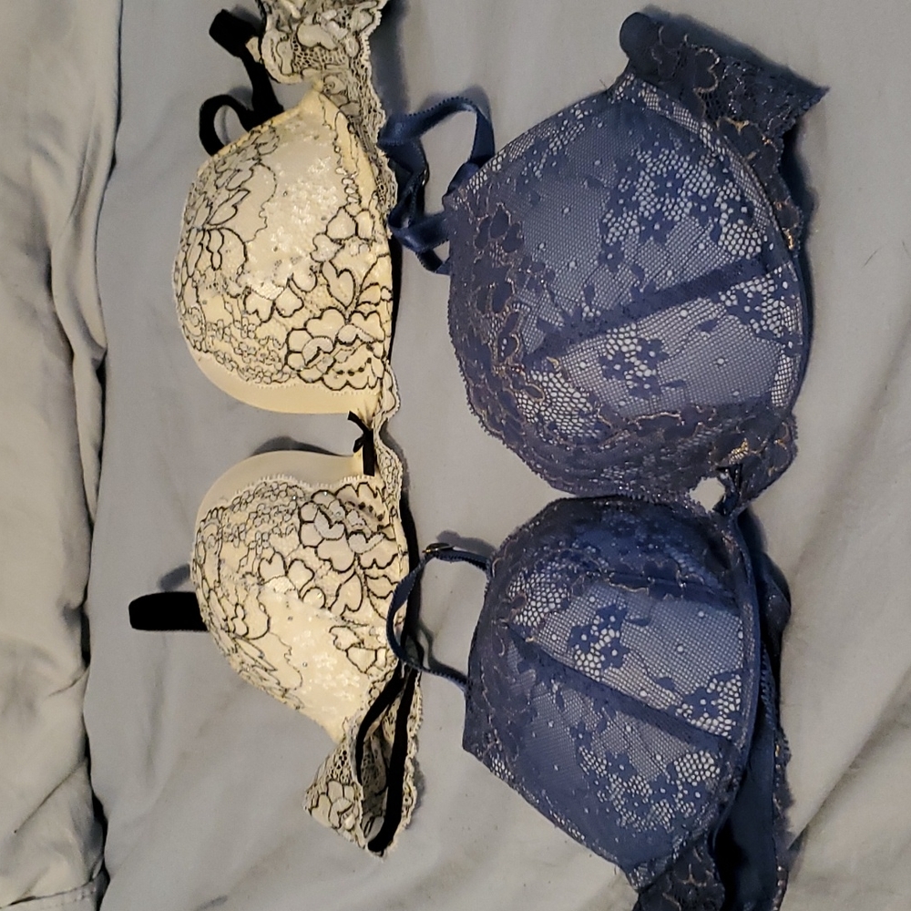 2 Victoria's Secret Gently used Padded Bras